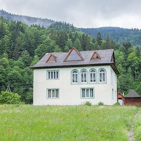 Schedryk Hotell Mykulytjyn Exteriör bild